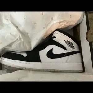 Brand new Air Jordan 1 mid SE “diamond” in box with everything. Size 9.5 - Jordan 1 Mid SE Diamond | eBay main image 2